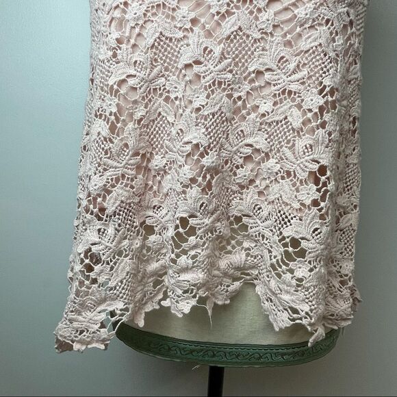 Forever 21 solid Pink Lace Tank Top Size M Feminine, Flowy floral asymmetrical ￼ - Picture 8 of 9